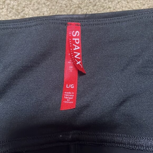 Spanx women’s faux leather black / gray camouflage leggings size large. - Picture 3 of 9